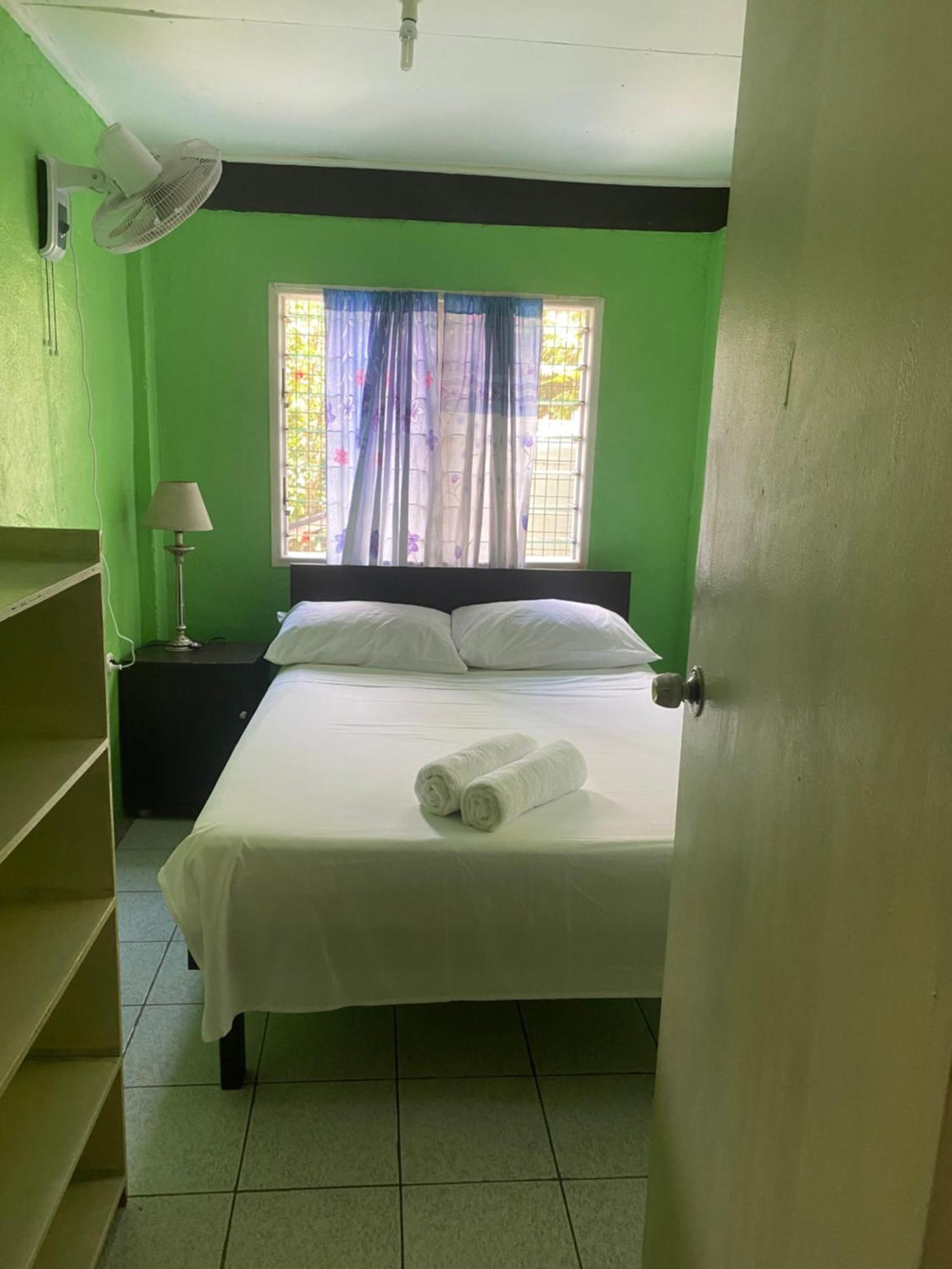 Island Home Honiara Eksteriør billede